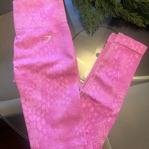 GYMSHARK ADAPT ANIMAL X WHITNEY SEAMLESS LEGGINGS- SOUR PINK- SMALL